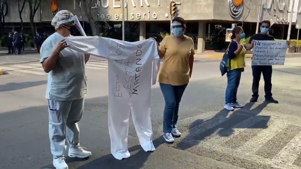 Personal médico bloqueó Avenida Universidad toda la tarde para exigir insumos Personal médico bloqueó Avenida Universidad toda la tarde para exigir insumos
