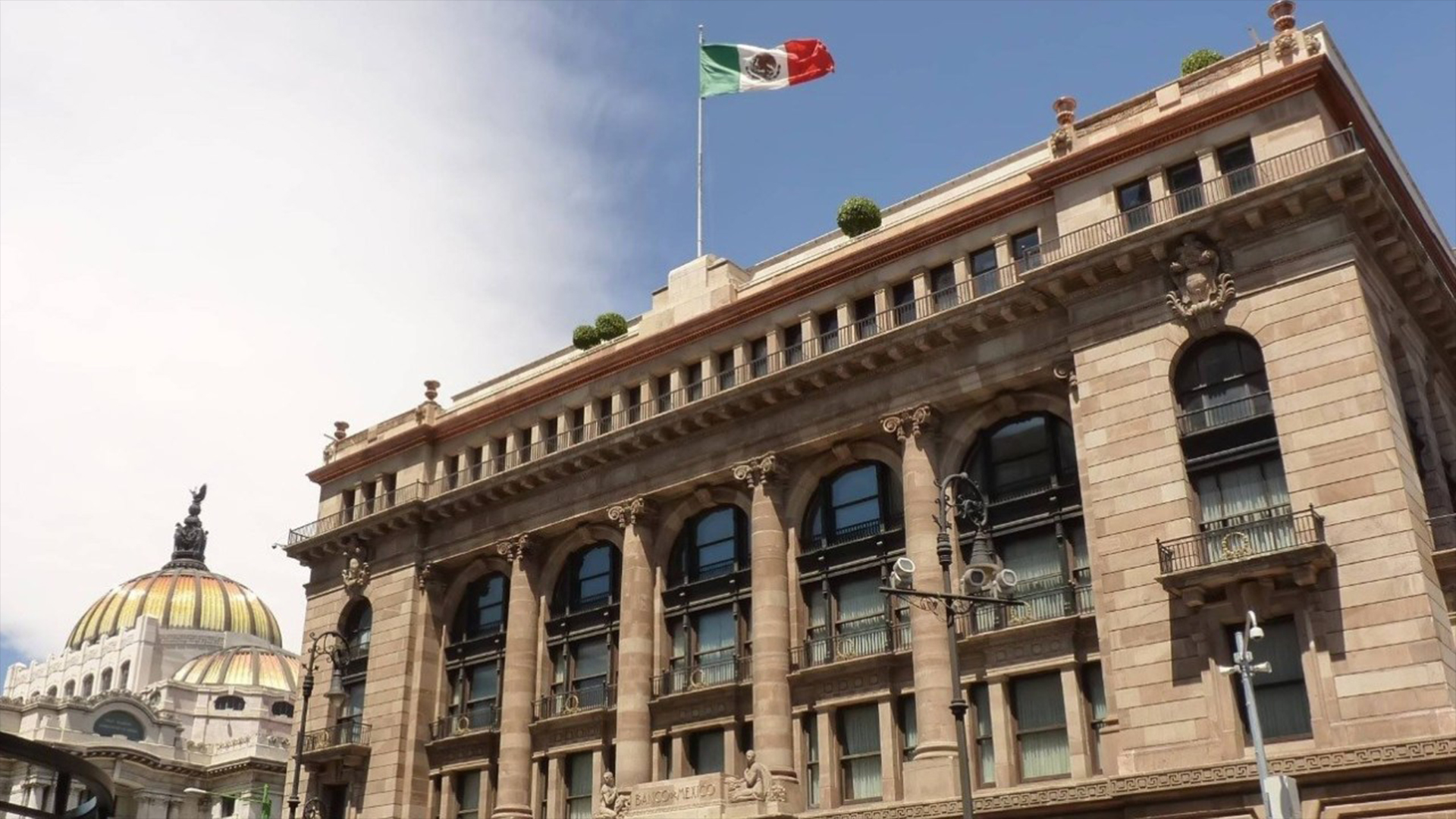 Especialistas consultados por Banxico mejoran nuevamente perspectiva de caída del PIB en México para 2020