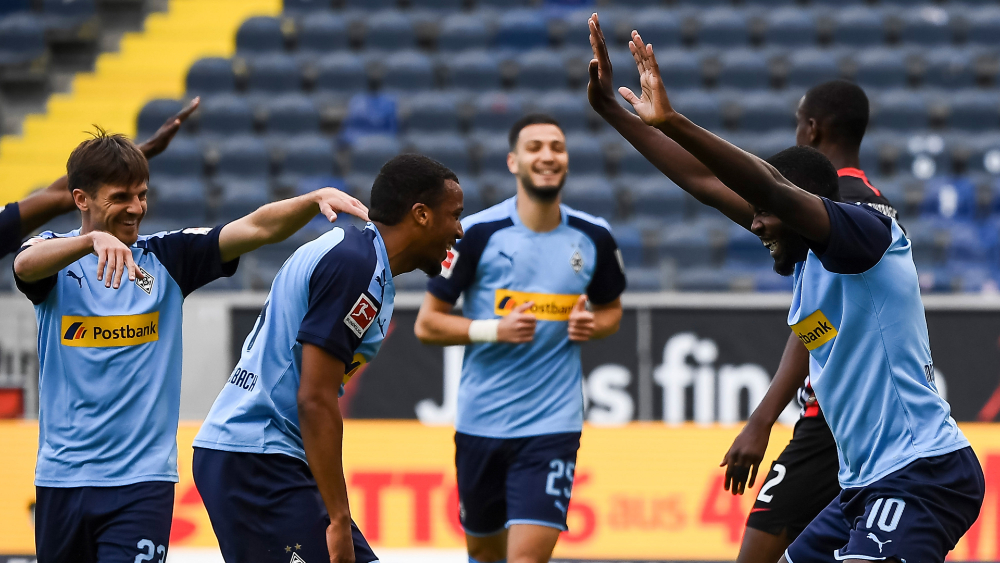 El ‘Gladbach’ derrota al Eintracht y asalta el tercer lugar de la Bundesliga