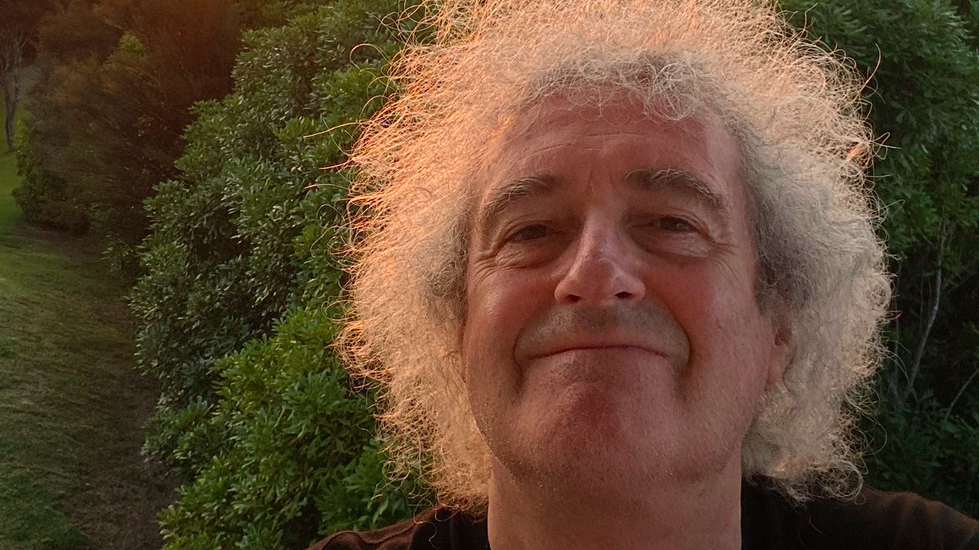 Brian May termina en el hospital tras accidente doméstico Brian May termina en el hospital tras accidente doméstico