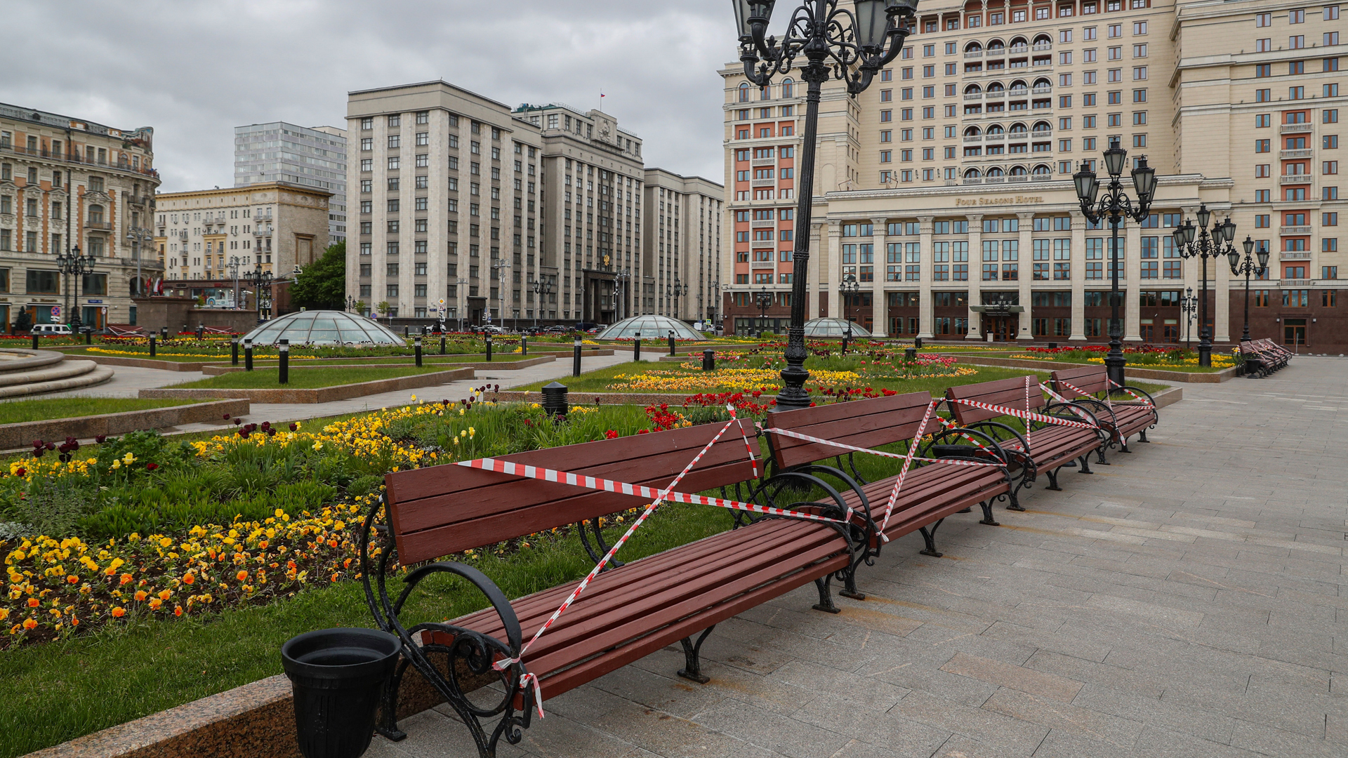 Rusia registra récord de nuevas muertes por COVID-19; suman 3 mil 541 - calles-vacias-y-areas-publicas-cerradas-por-confinamiento-en-moscu