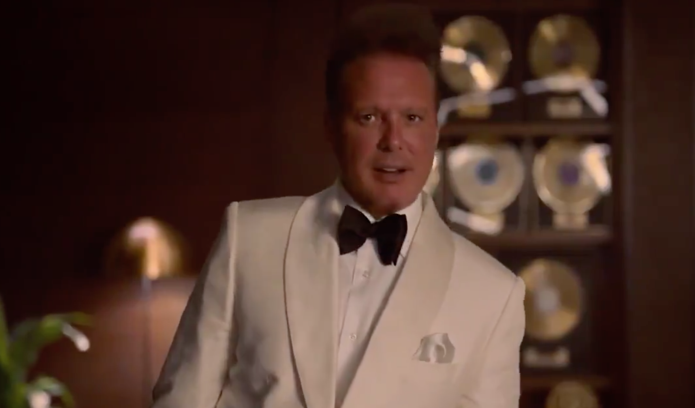 Reaparece Luis Miguel en campaña publicitaria Reaparece Luis Miguel en campaña publicitaria