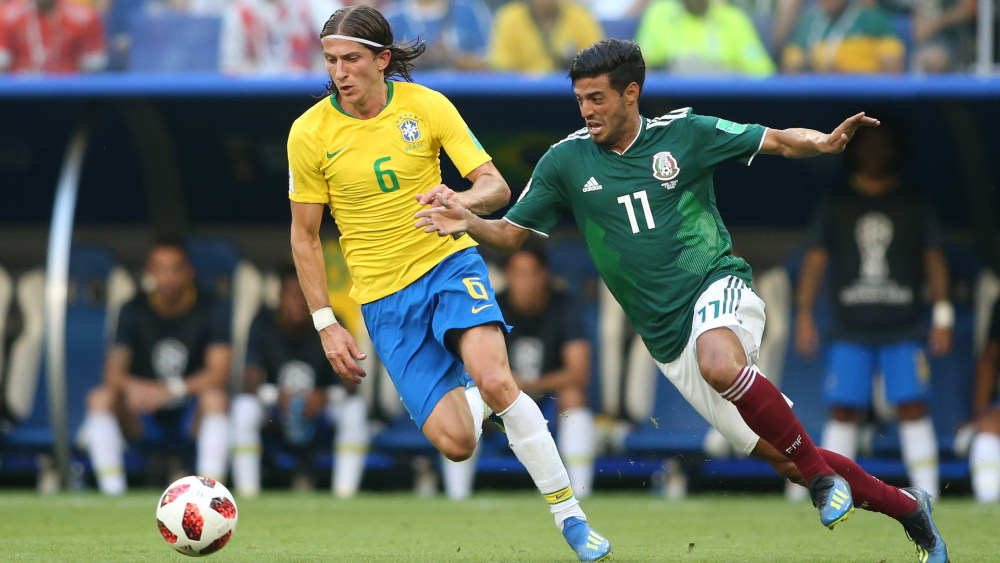 “Igual y no vuelvo a usar una más”: Vela dona última playera que usó con México