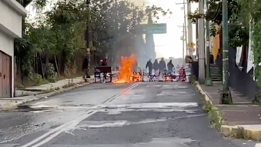 Encapuchados realizan actos vandálicos en CCH Sur