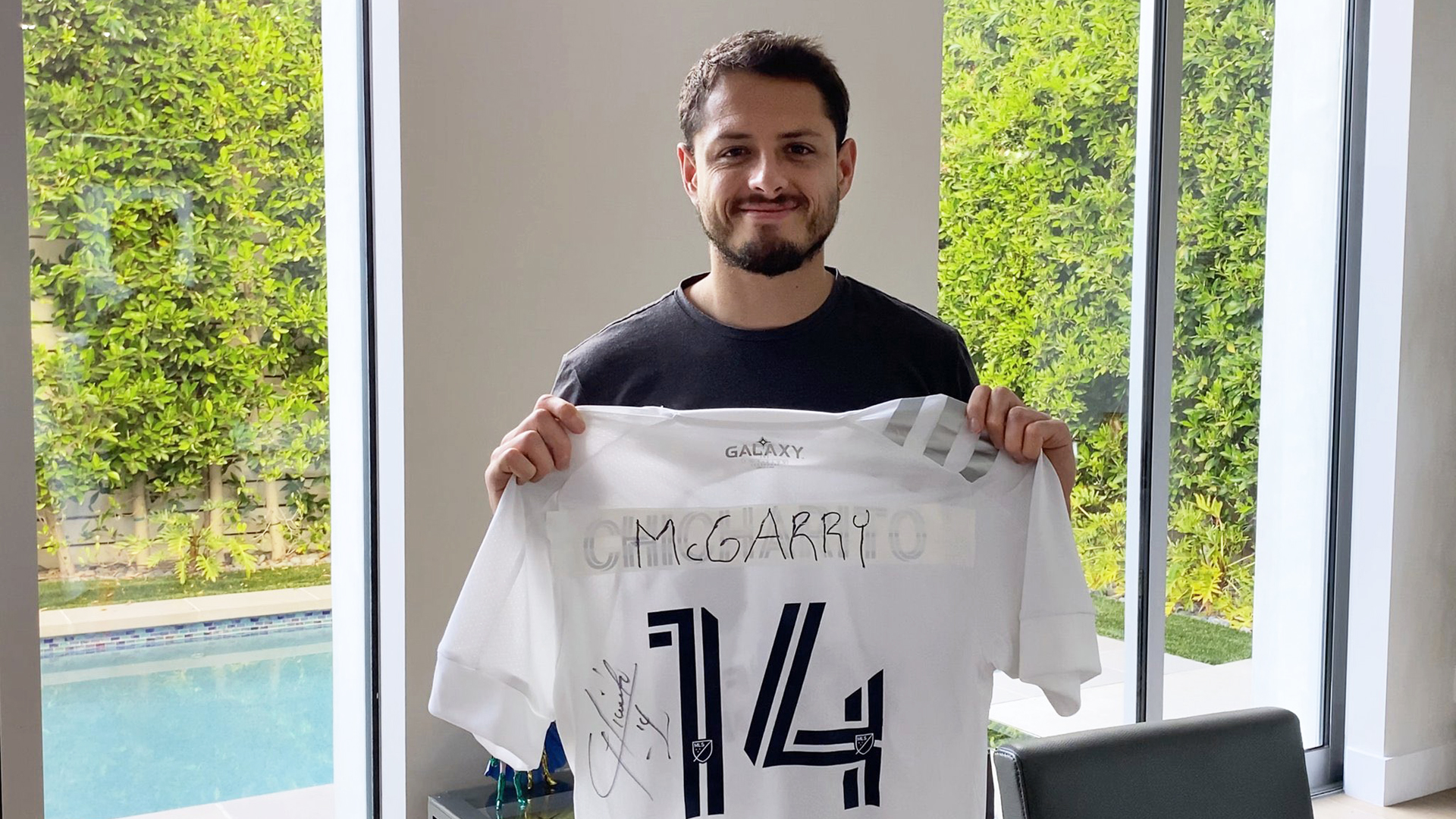 ‘Chicharito’ encabeza reconocimiento a médicos ante COVID-19