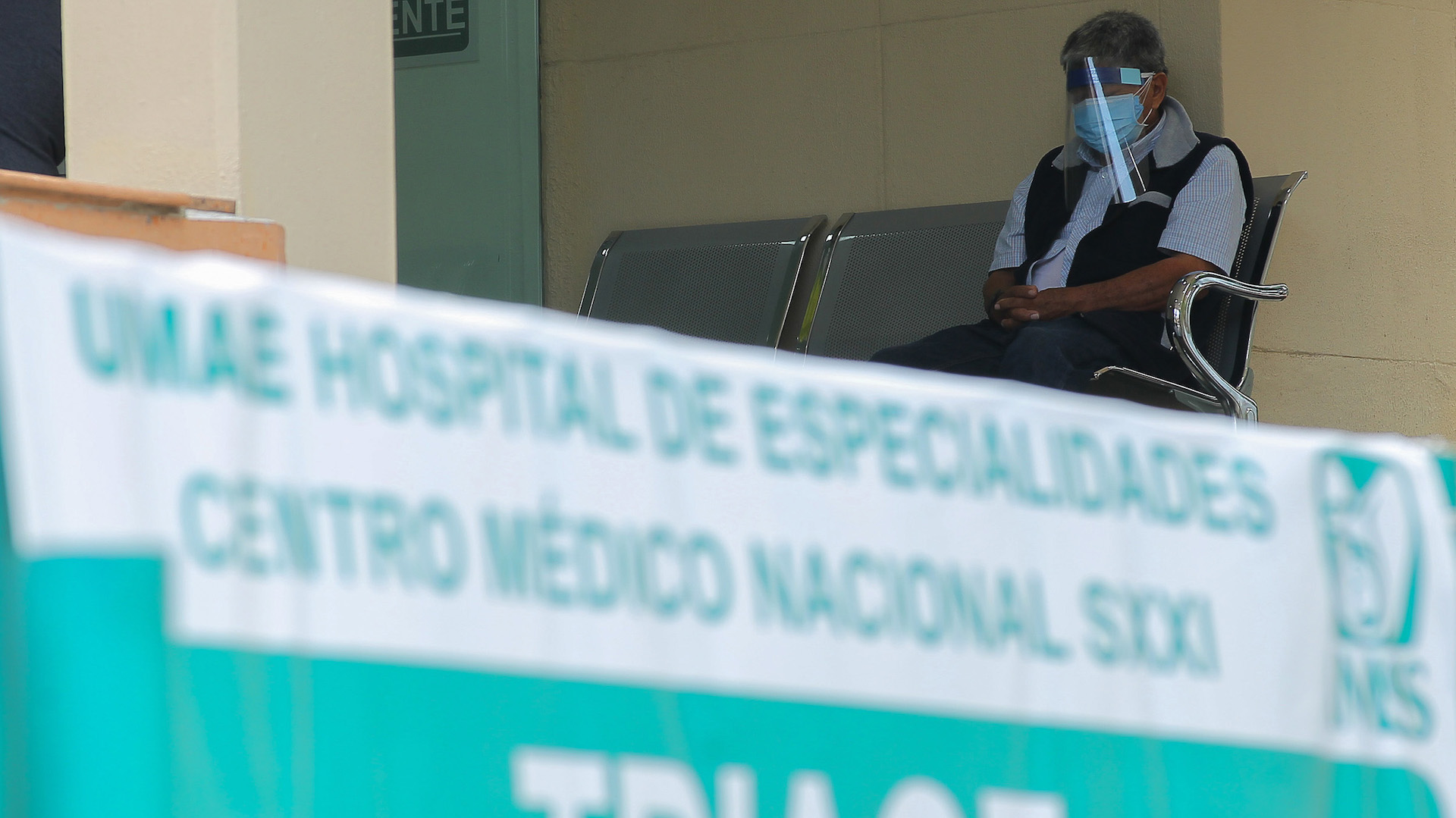 Suman mil 97 intubados por COVID-19 en CDMX; ocupación hospitalaria disminuye al 70 por ciento Suman mil 97 intubados por COVID-19 en CDMX; ocupación hospitalaria disminuye al 70 por ciento