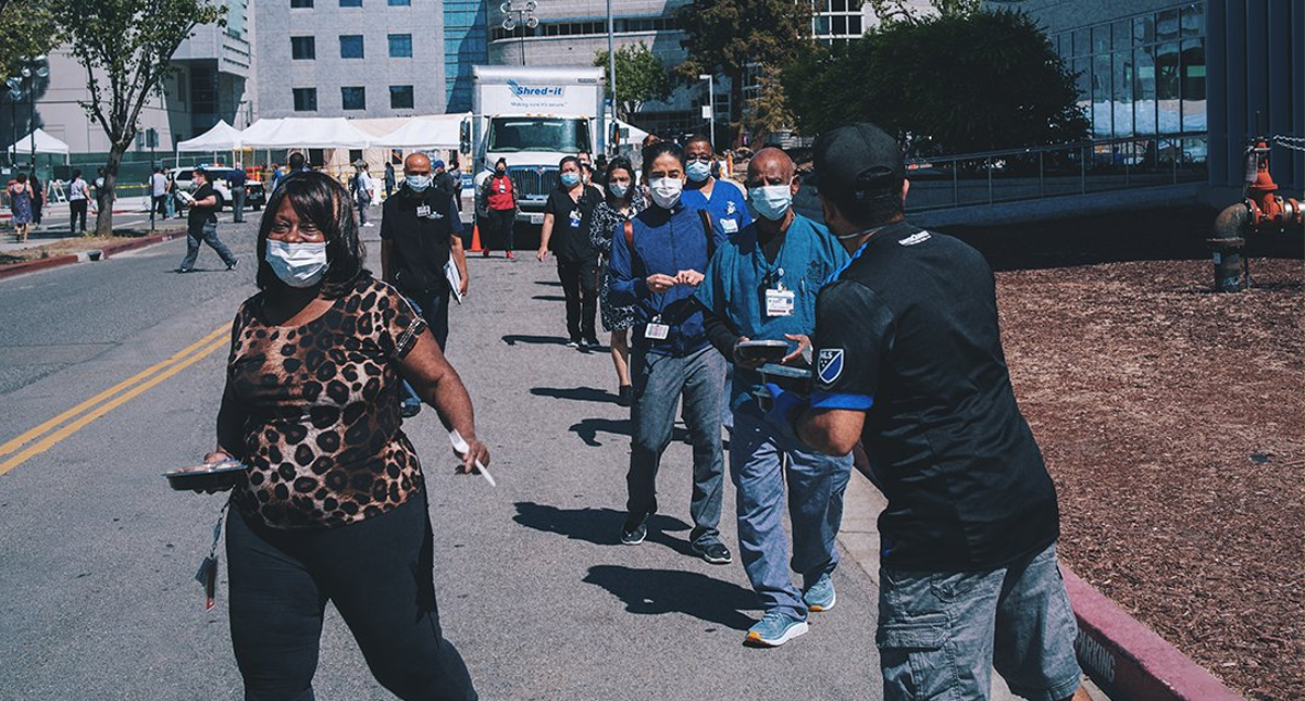 San José Earthquakes y aficionados entregan alimentos a doctores que atienden COVID-19