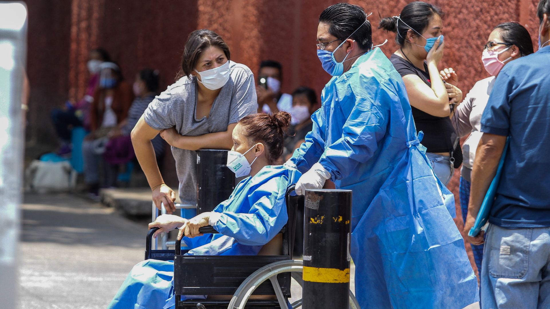 #Video México rebasa los 200 mil casos acumulados de COVID-19 y las 25 mil muertes; en 24 horas se registraron 6 mil 104 contagios y 736 defunciones #Video México rebasa los 200 mil casos acumulados de COVID-19 y las 25 mil muertes; en 24 horas se registraron 6 mil 104 contagios y 736 defunciones