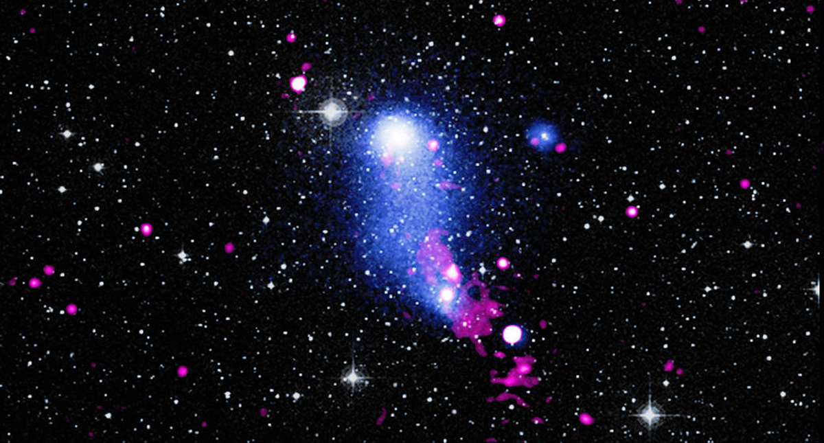 Agujero negro supermasivo golpea cúmulo de galaxias