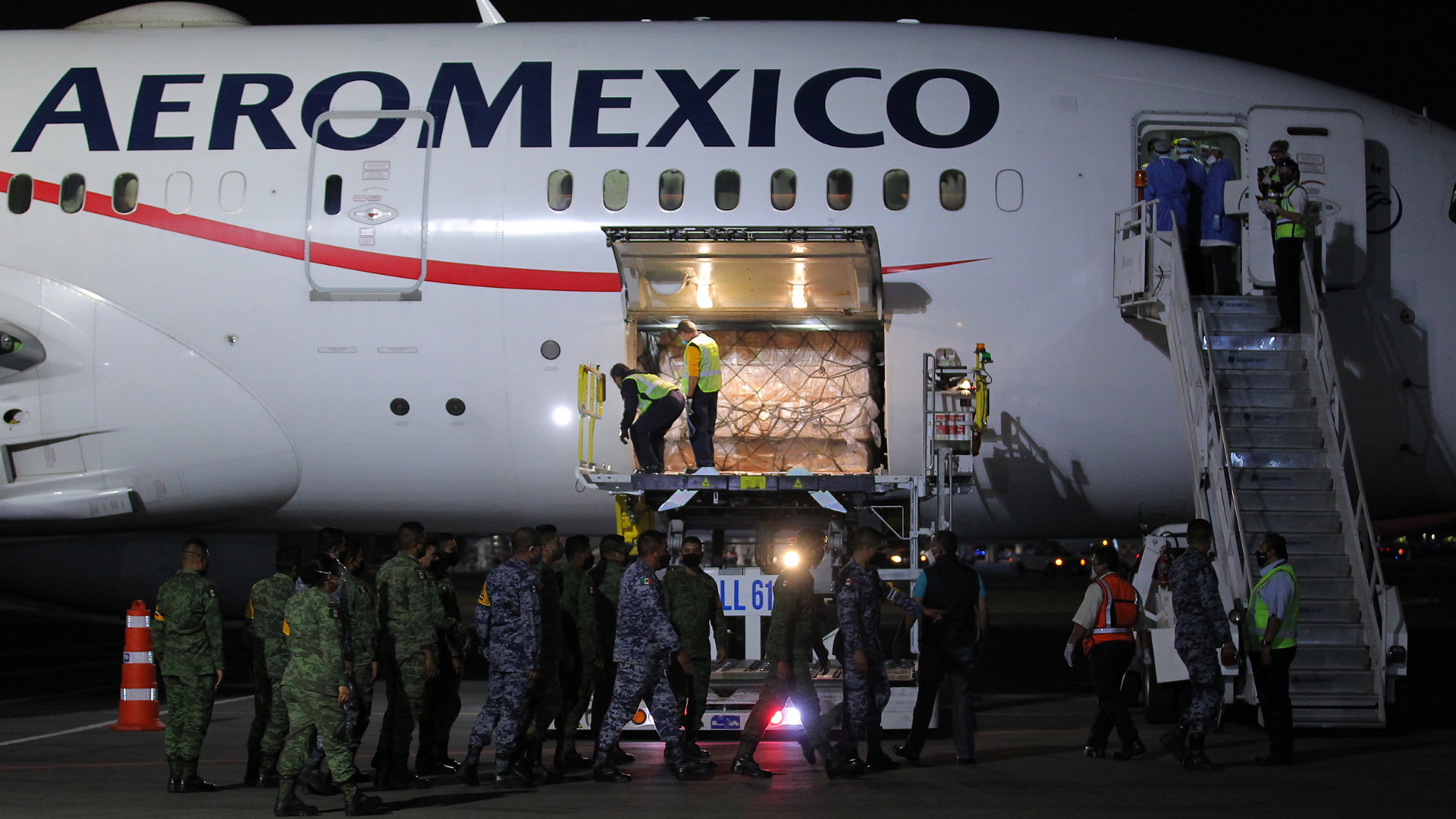 Llega a México décimo vuelo con insumos médicos desde China