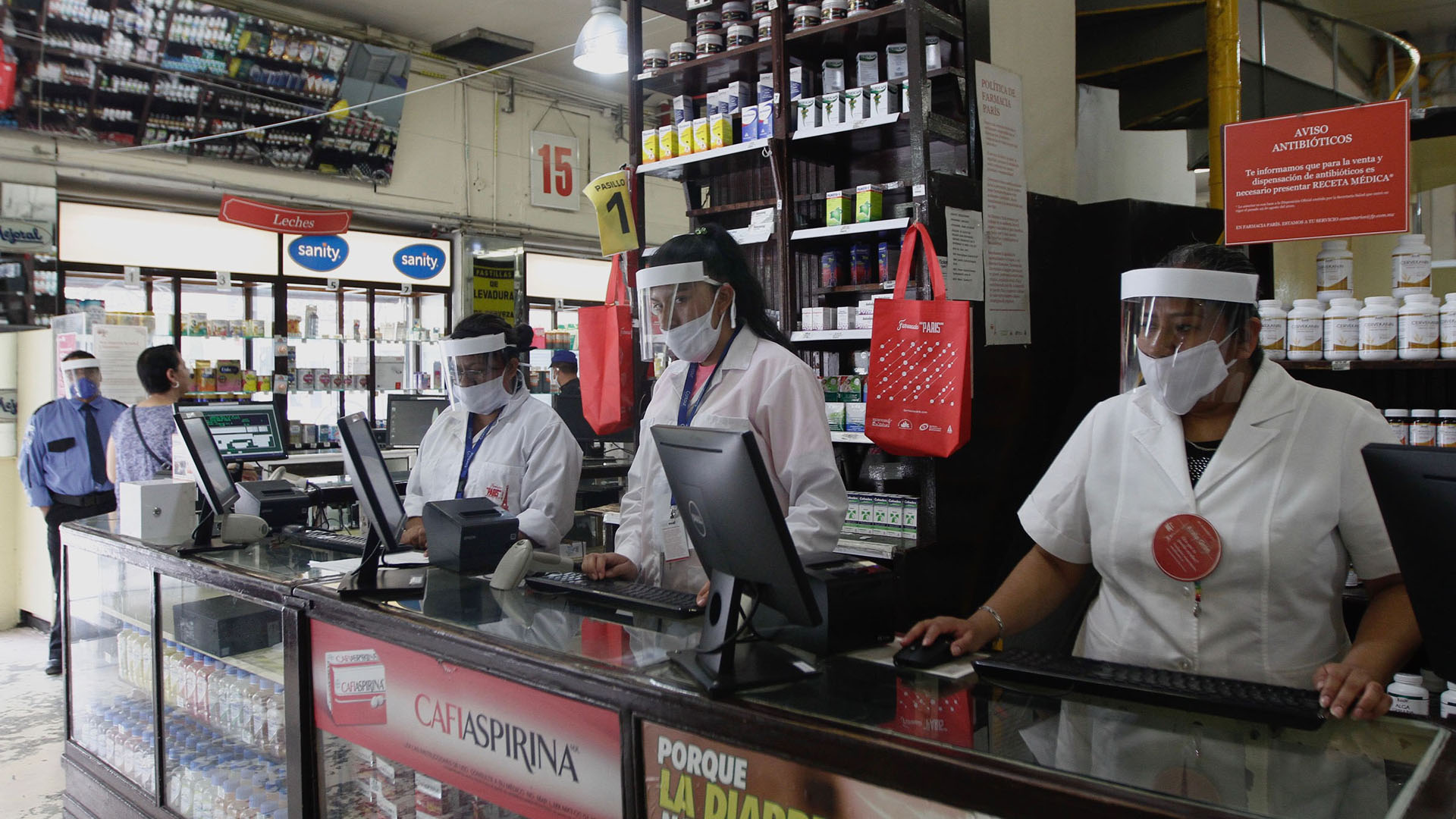 Ciudad de México reforzará capacitación a médicos de farmacias sobre COVID-19