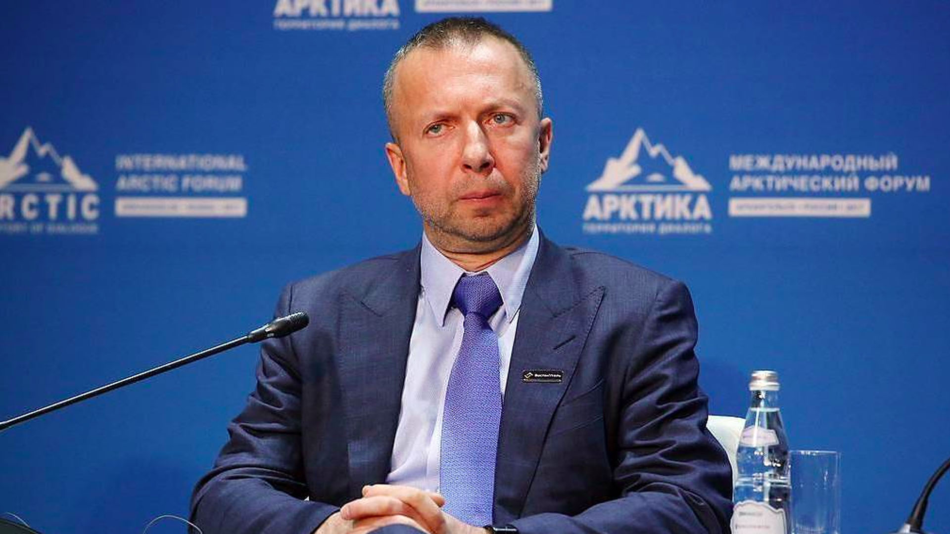 Hallan muerto al multimillonario ruso Dmitry Bosov; se habría suicidado