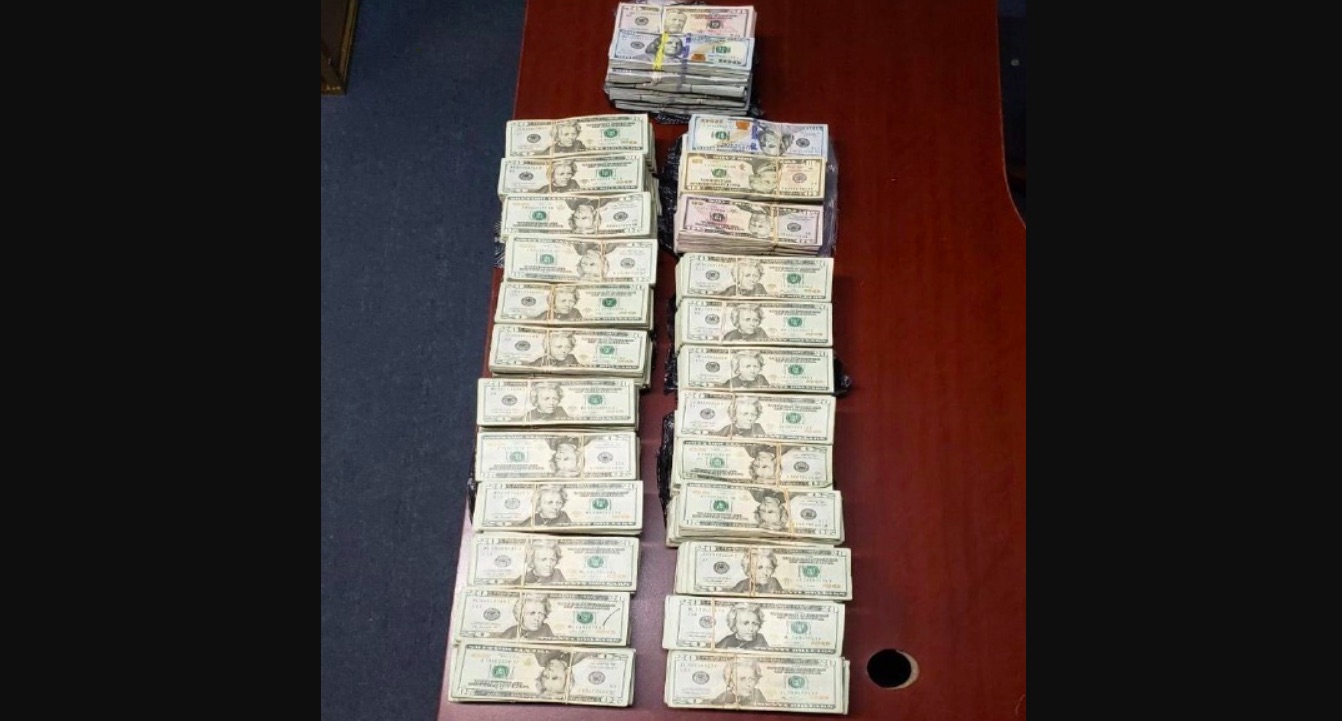 Sedena decomisa 50 mil 450 dólares en camión en Sonora