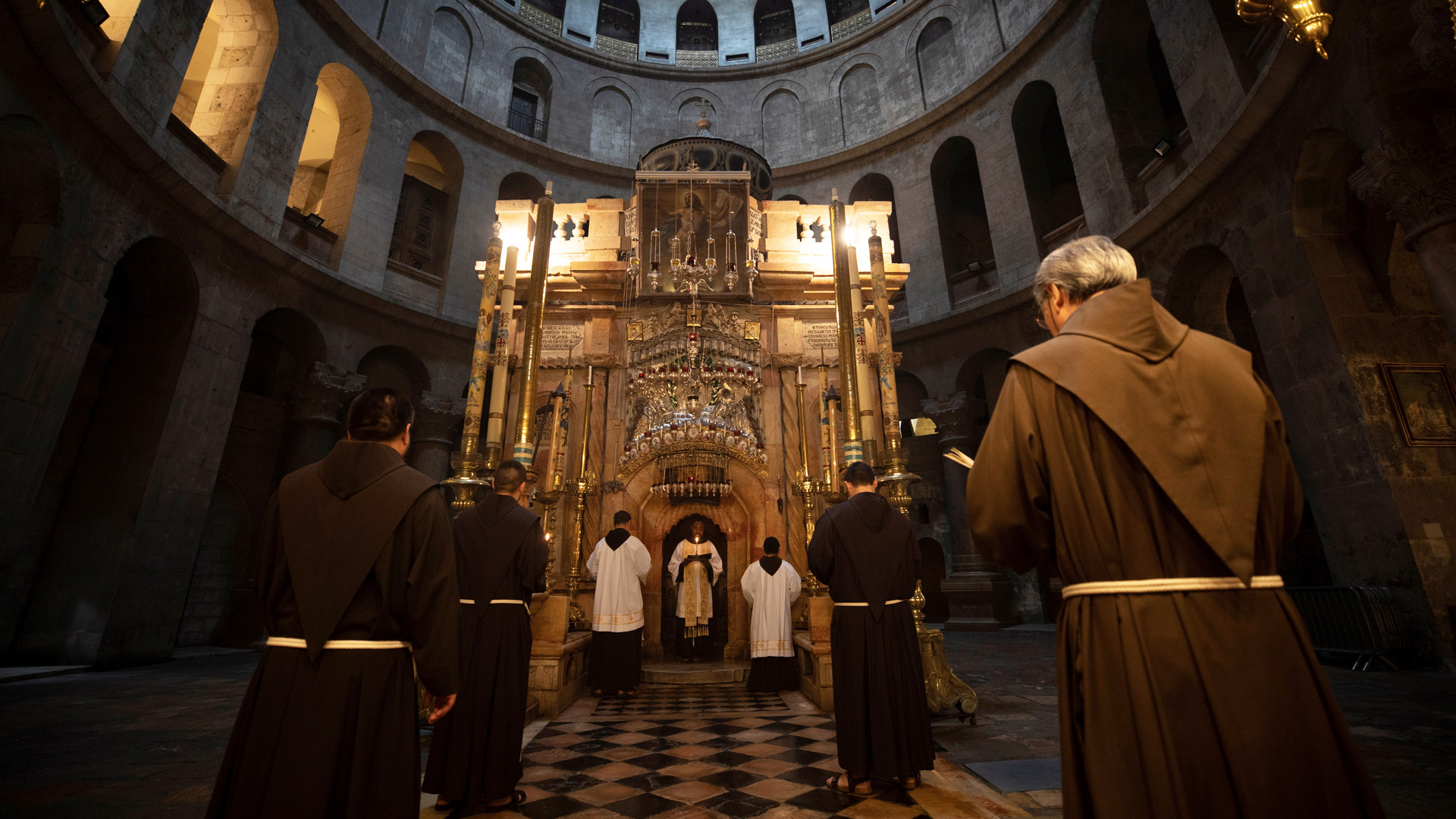 Reabren a fieles Santo Sepulcro de Jerusalén