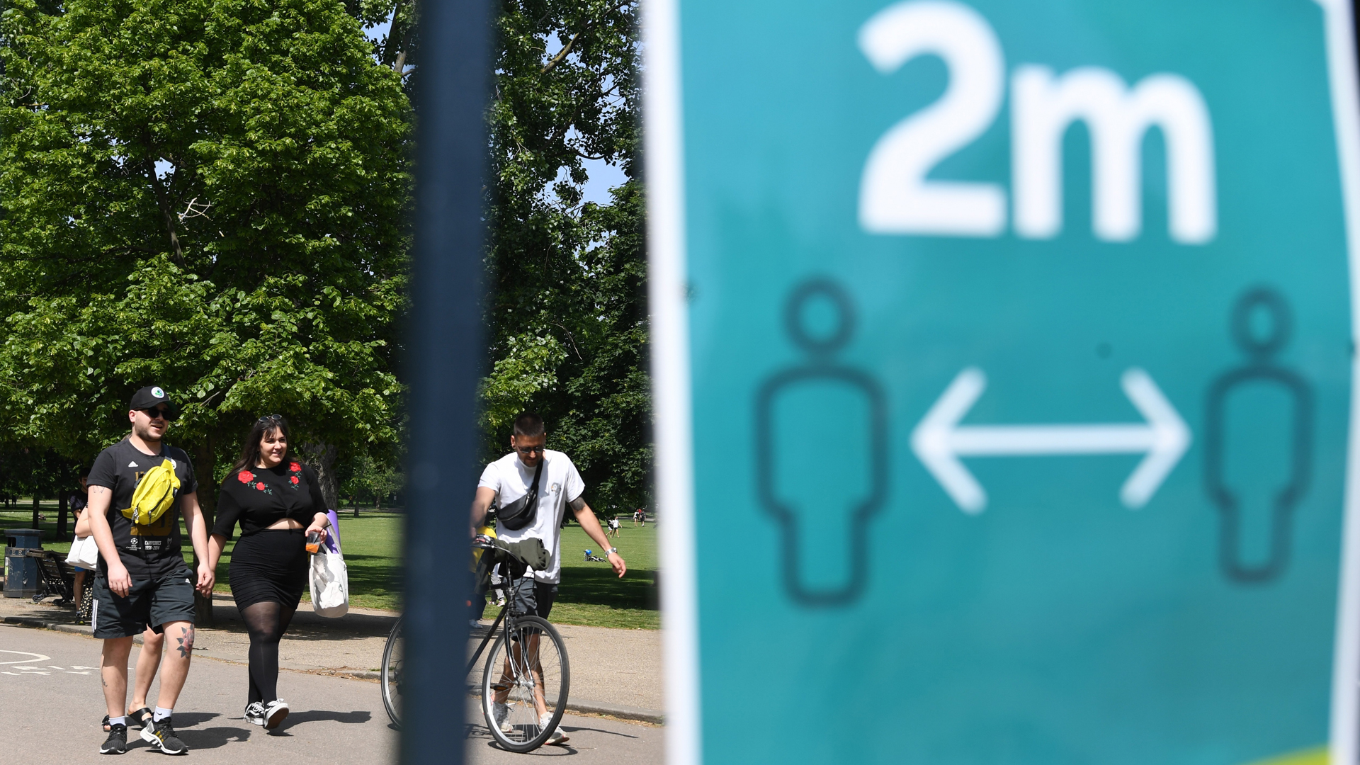 Comercios y escuelas primarias de Inglaterra podrían reabrir en junio - en-reino-unido-ya-se-permite-a-las-personas-ejercitarse-al-aire-libre-manteniendo-la-distancia-social