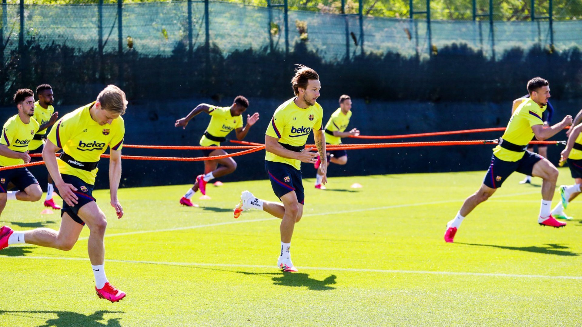 Pensábamos que íbamos a tener más tiempo para trabajar en grupo, declara Setién - entrenamiento-del-barcelona