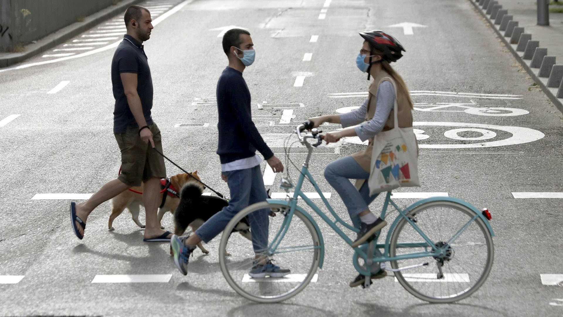 España suma 26 mil 478 muertos por COVID-19; sigue tendencia diaria a la baja