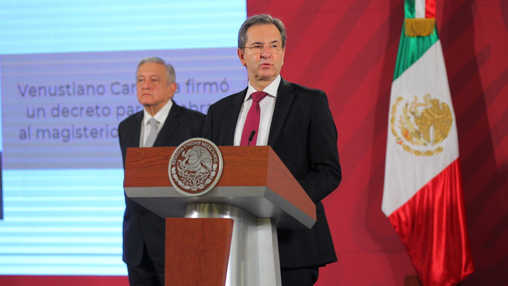 Maestros son certeza en tiempos de incertidumbre: Esteban Moctezuma