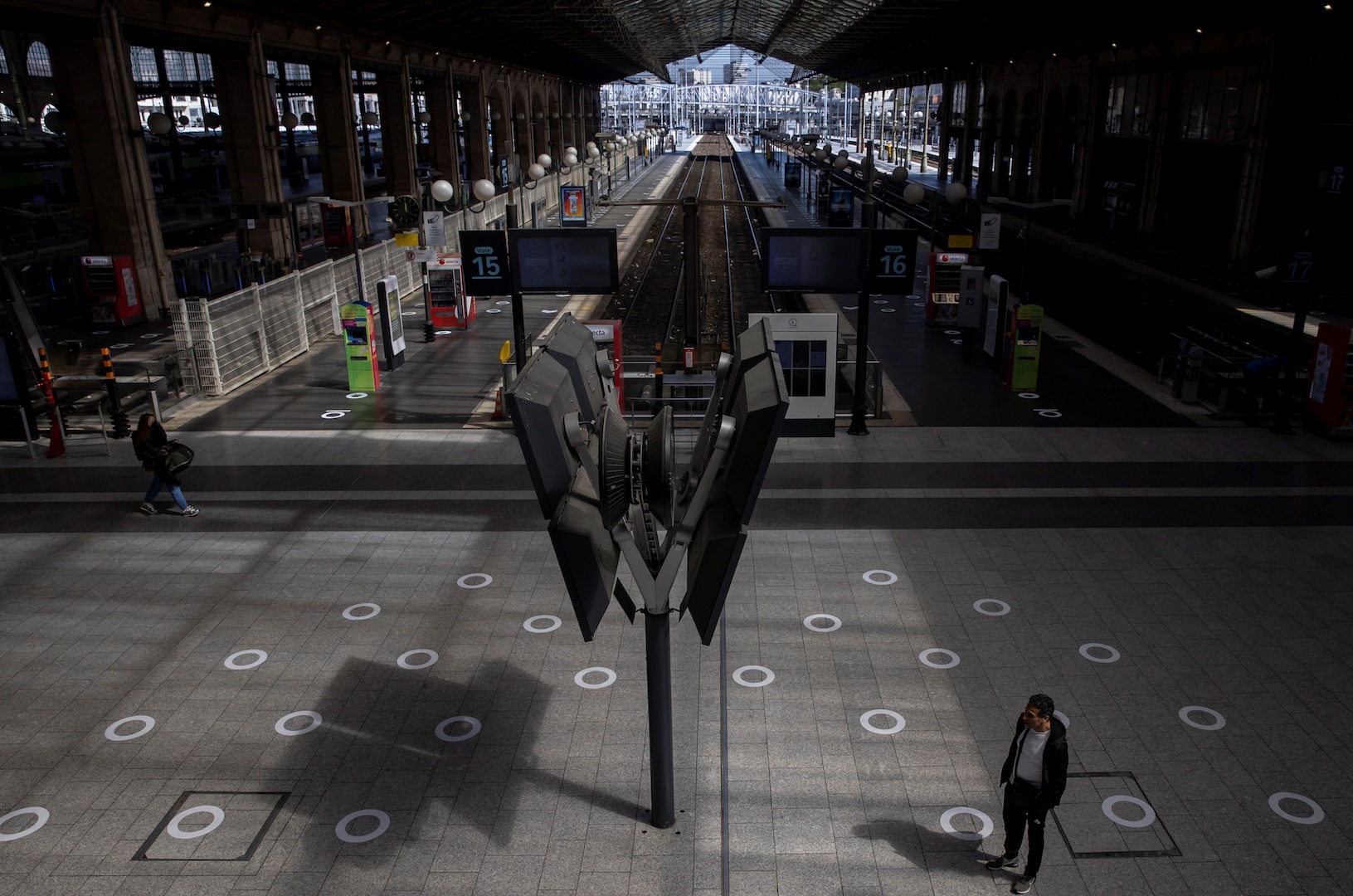 Francia iniciará medidas de desconfinamiento a partir del 11 de mayo
