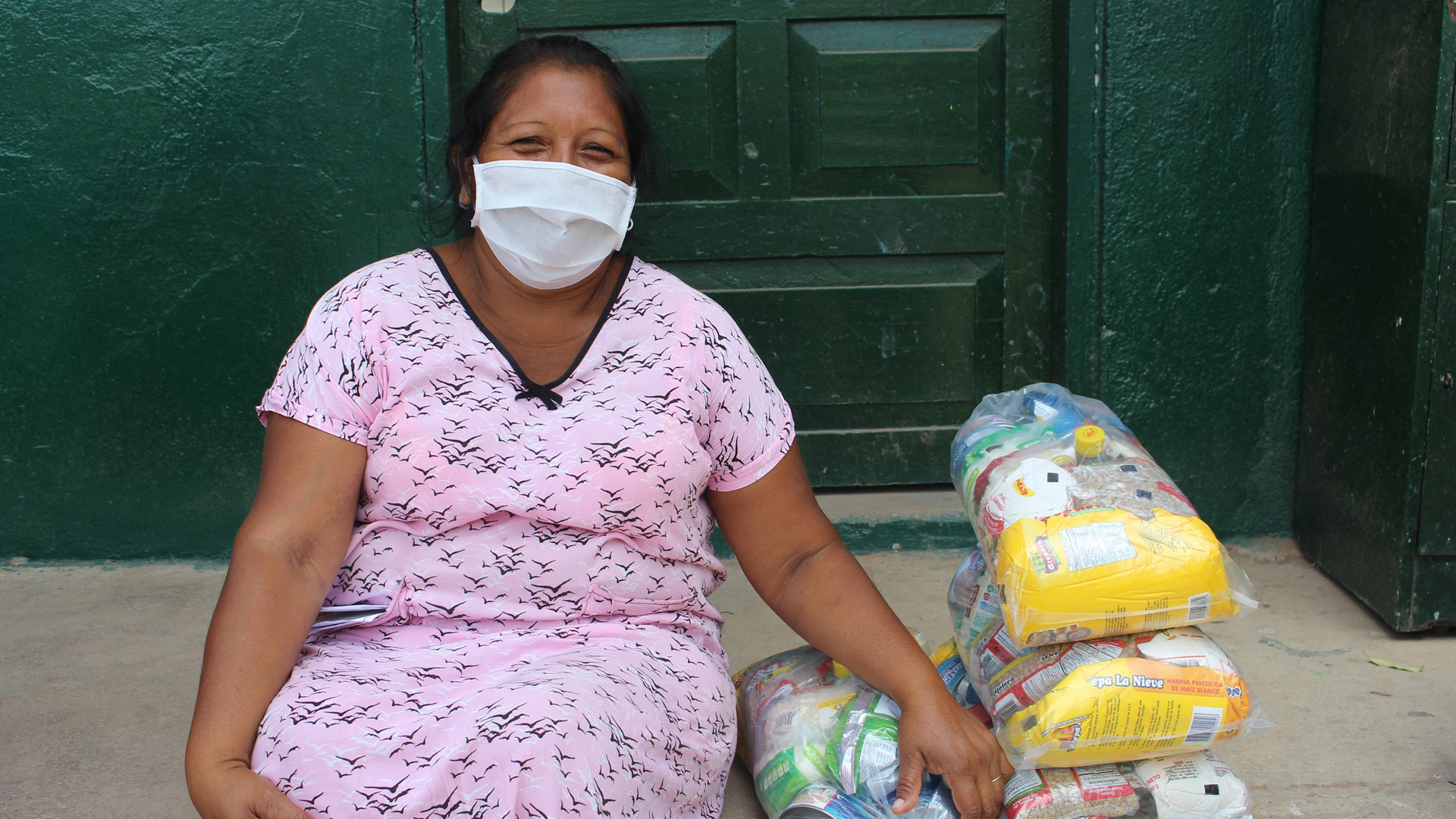 Amenaza 2021 con ser un año marcado por catástrofes humanitarias, alerta ONU - habitante-de-venezuela-recibiendo-ayuda-alimentaria