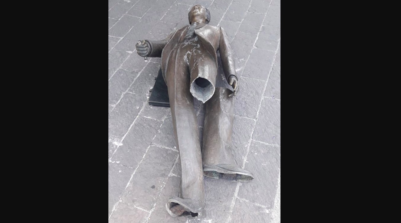 Miguel Peraza denuncia vandalización de su obra ‘El Hombre del Portafolio’ Miguel Peraza denuncia vandalización de su obra ‘El Hombre del Portafolio’