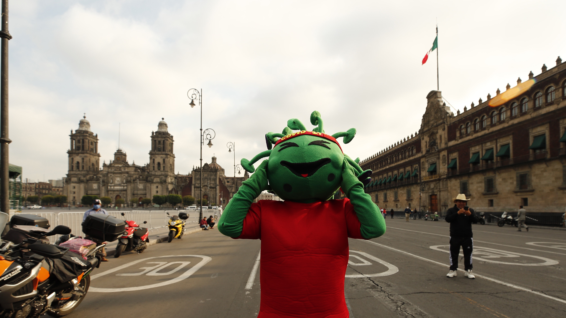 COVID-19 ha contagiado a funcionarios mexicanos de todos los niveles