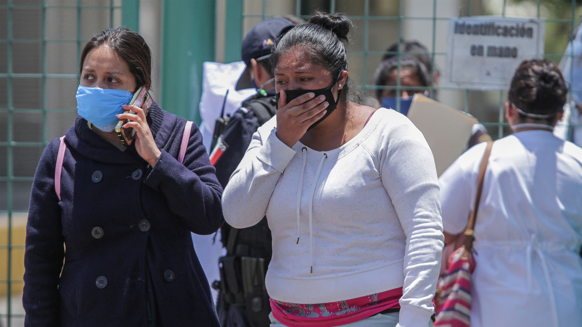 Pacientes de hospital de Las Américas de Ecatepec se comunican con familiares por videollamadas
