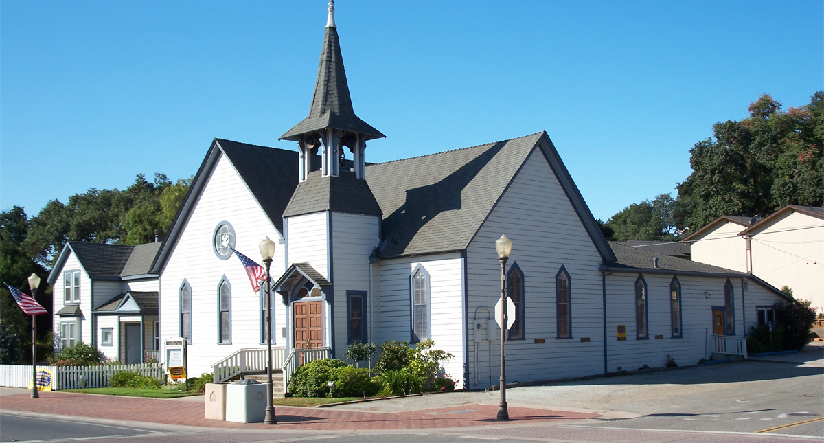 Trump autoriza a iglesias a reabrir puertas “ahora mismo”