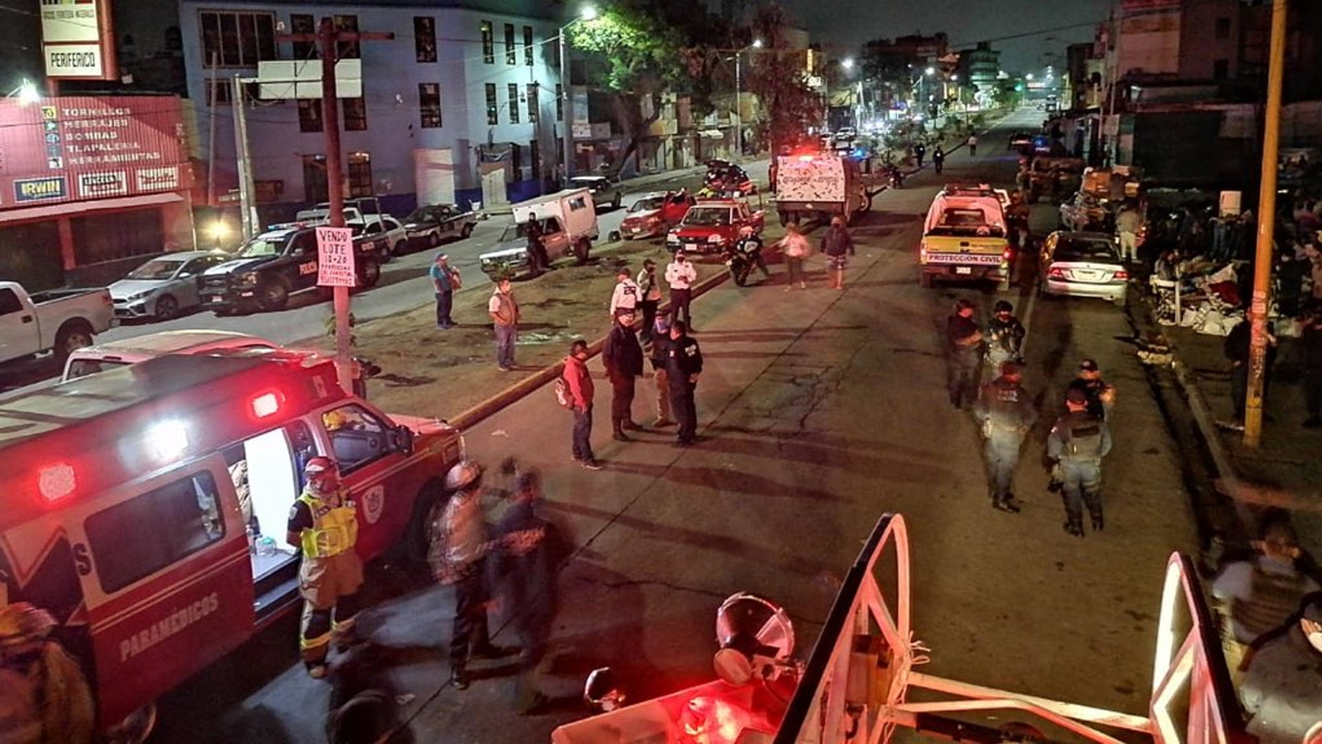 Bomberos controlan incendio en la Central de Abasto de Oaxaca