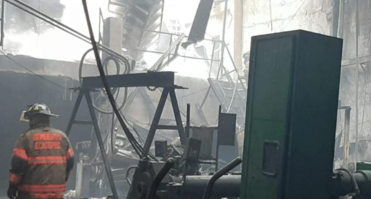 Bomberos controlan incendio en fábrica de hules en Tlalnepantla - incendio-tlalnepantla-fabrica-hules-2
