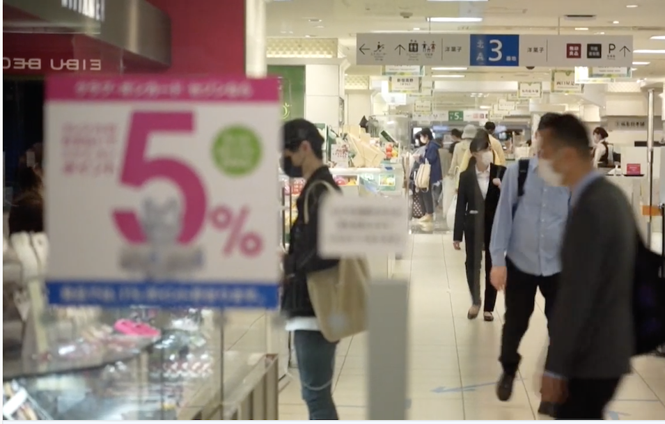 La economía japonesa se contrae 0.9 por ciento y entra en recesión