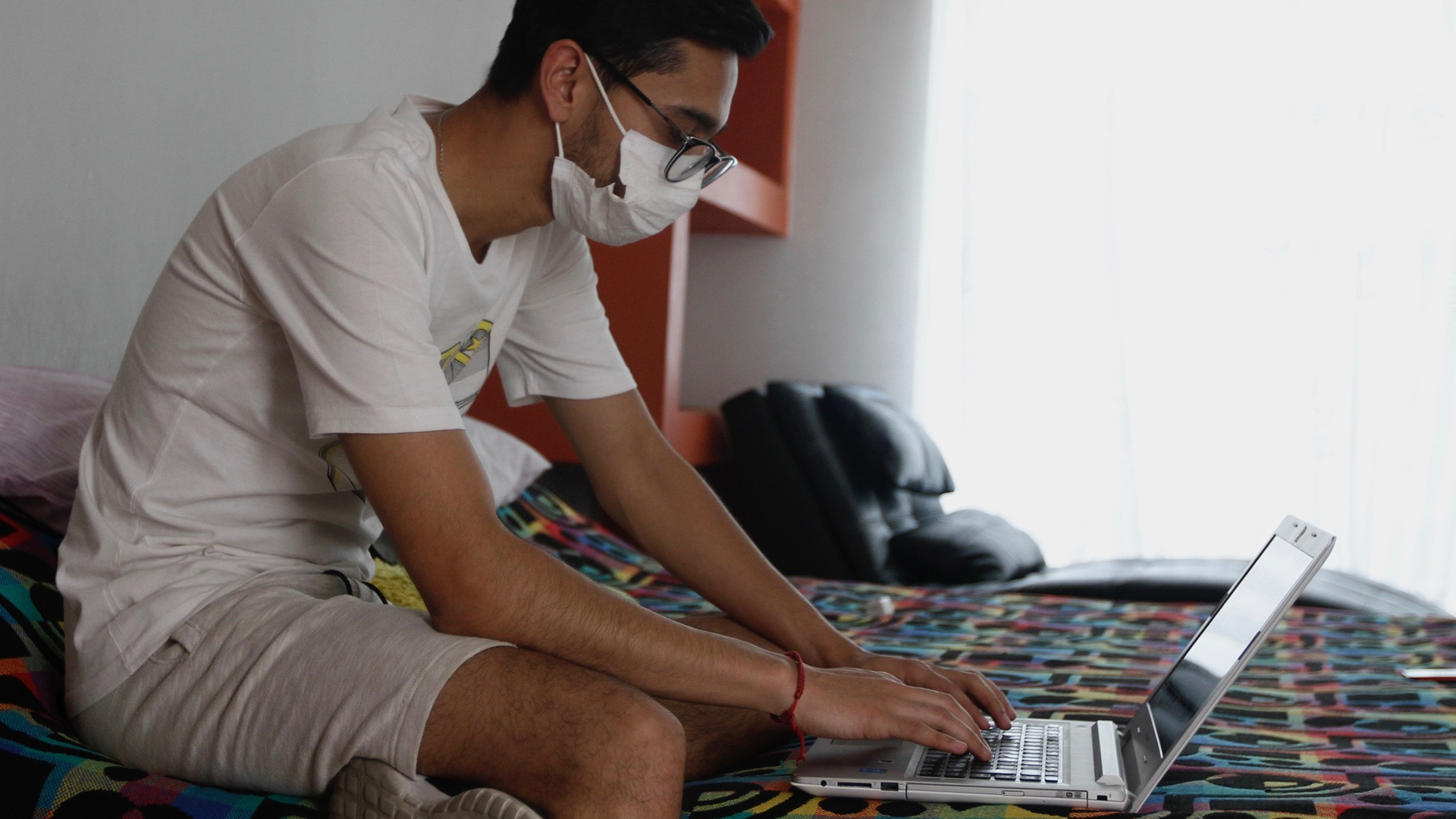 OMS publica guía sobre el COVID-19 para jóvenes