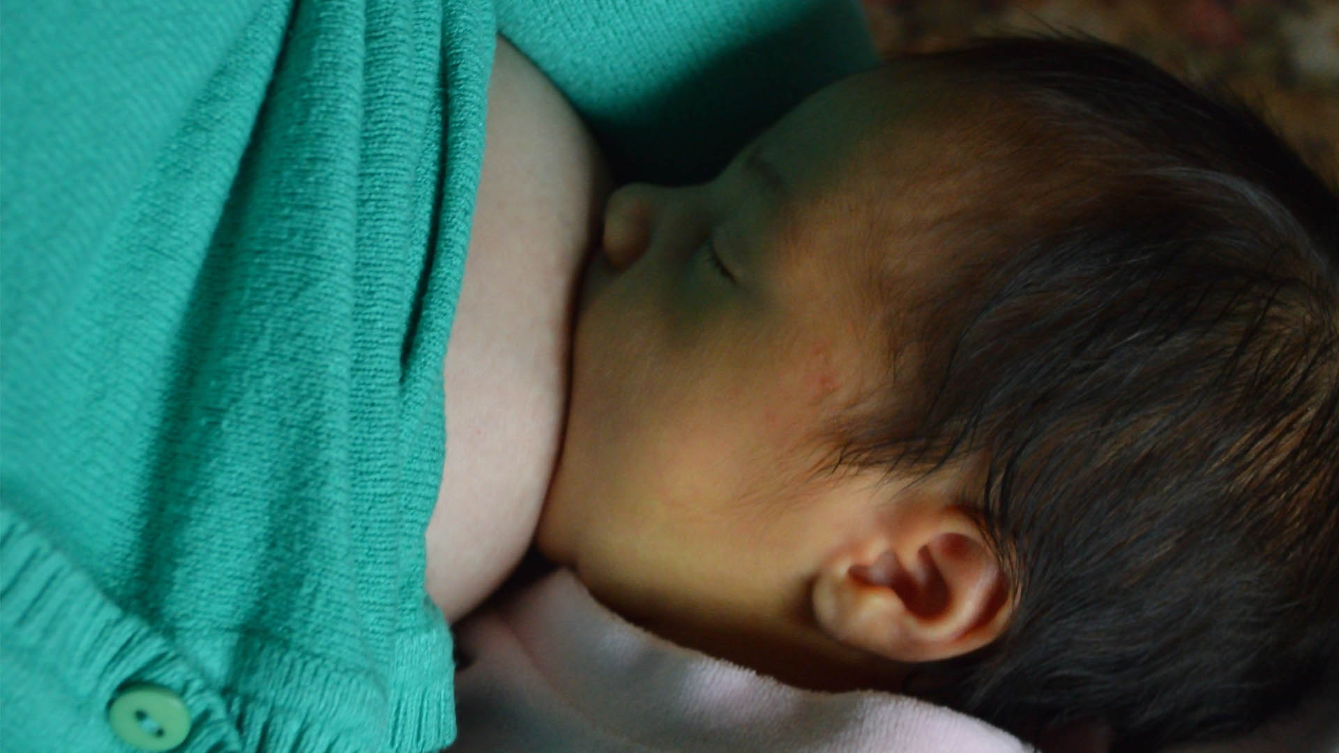 Lactancia no contagia el COVID-19, sostiene López-Gatell