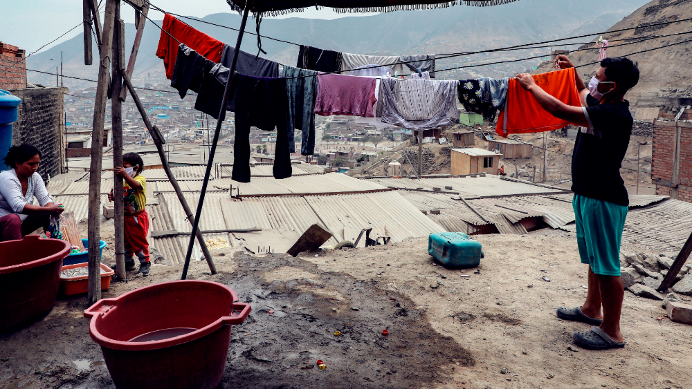 Banco Mundial alerta que 60 millones de personas podrían volver a extrema pobreza