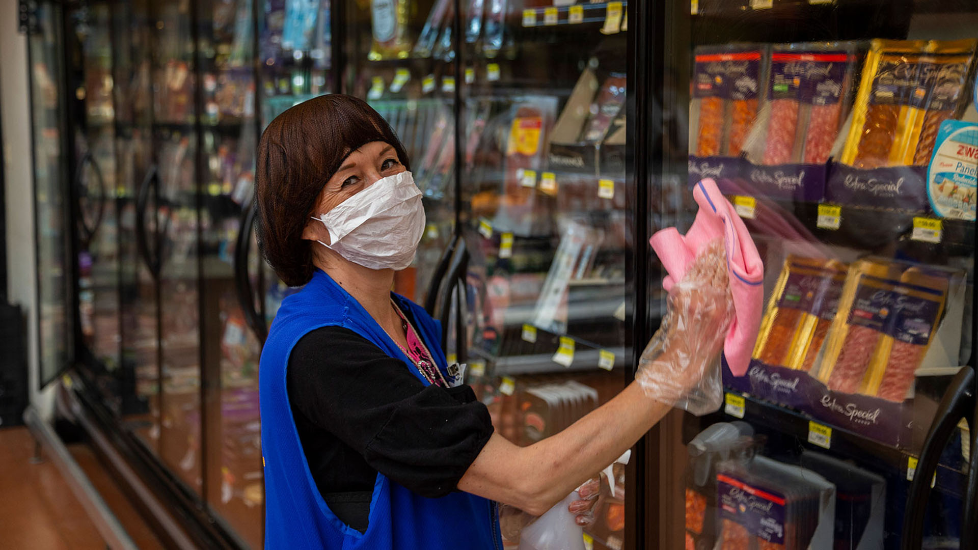 Diversas acciones que Walmart de México y Centroamérica ha llevado a cabo para apoyar a las familias y comunidades en México y la región, frente a la pandemia de COVID-19 - limpieza-walmart