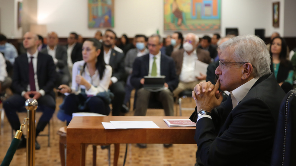 López Obrador reconoce labor del personal de salud ante la pandemia de COVID-19