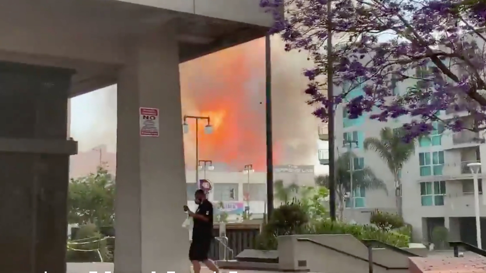 Explosión en Los Ángeles deja al menos 10 bomberos lesionados