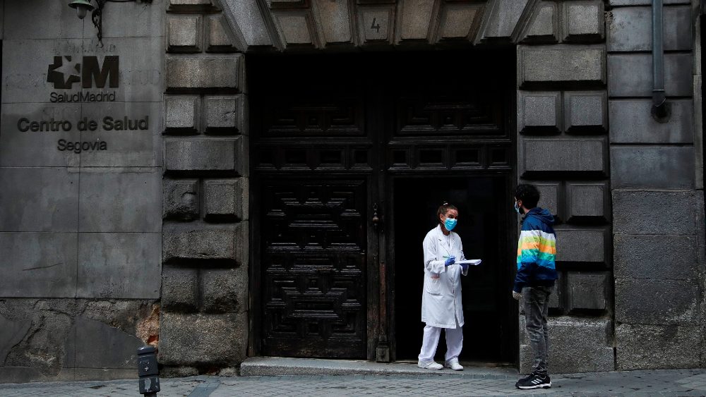 España registra ligero repunte de muertos por COVID-19 tras 5 días de estar por debajo de 200