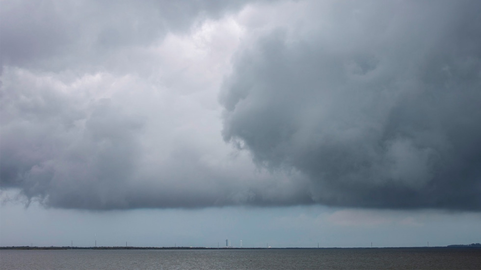 Por mal tiempo, posponen lanzamiento del Falcon 9 de NASA y SpaceX. El próximo intento será el sábado