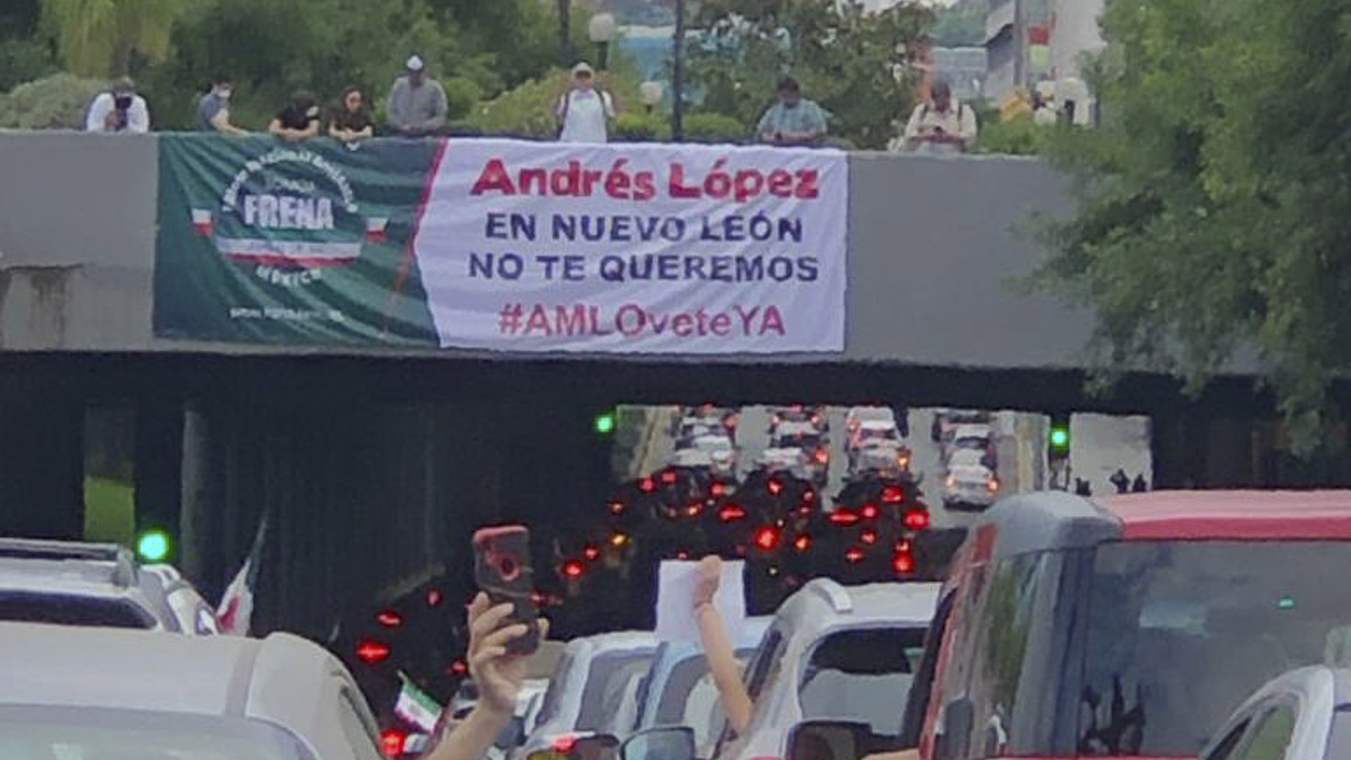 Gustavo de Hoyos defiende que López Obrado no renuncie a la Presidencia - manifestacion-contra-amlo-en-nuevo-leon