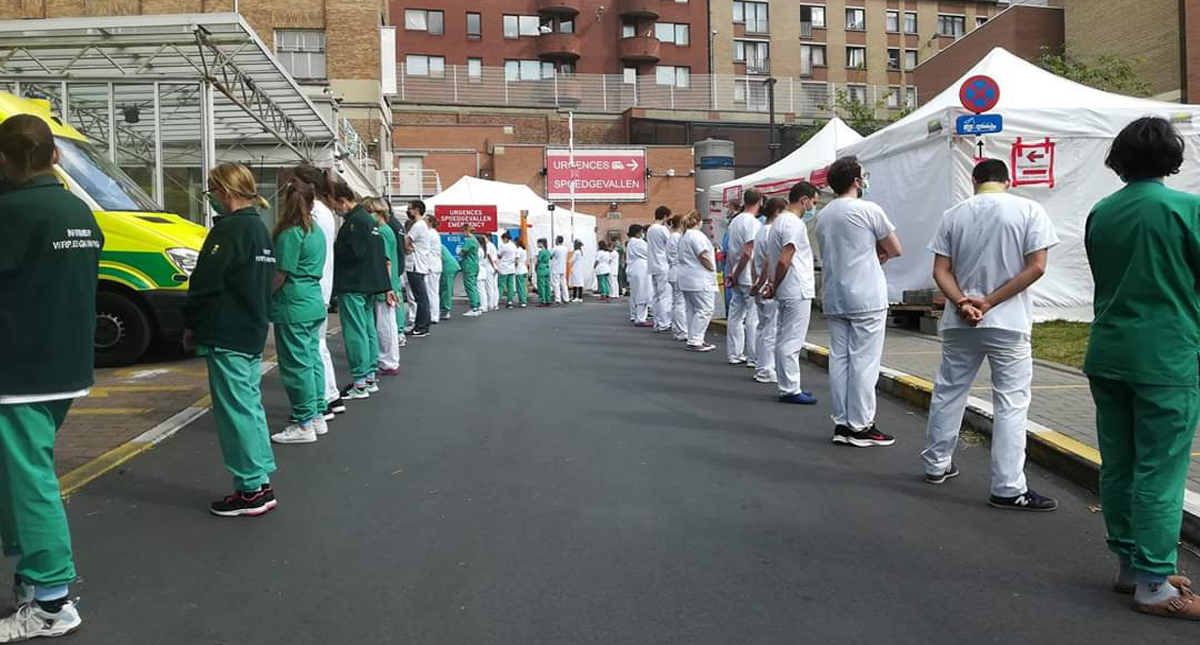 #Video Médicos dan la espalda a la primera ministra de Bélgica