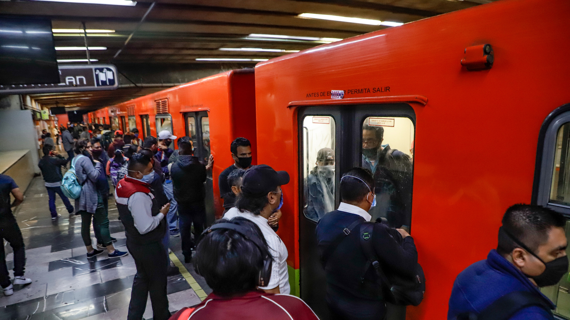Metro cierra estaciones en el Centro Histórico por 10 de Mayo