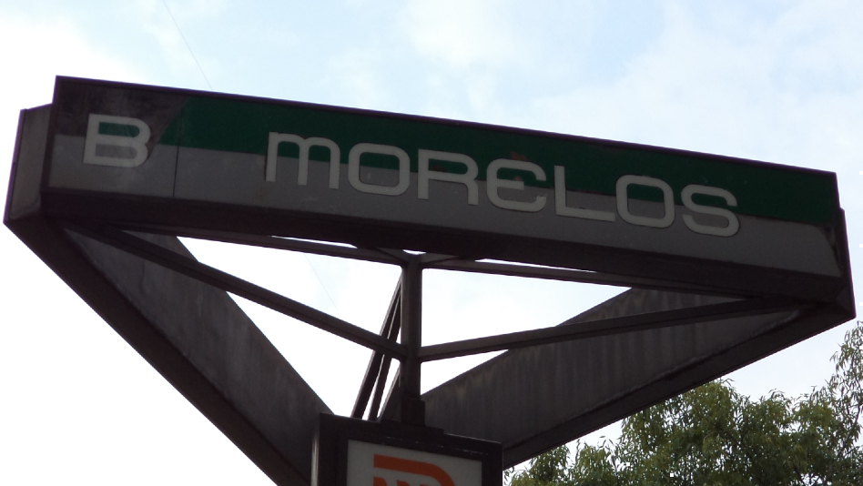 Auxilian a indigente con síntomas de COVID-19 en la estación Morelos del Metro