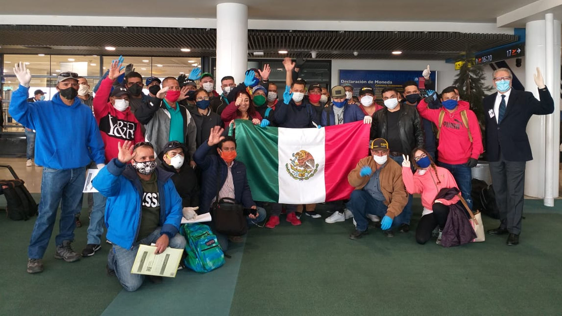 Regresan a México 152 connacionales varados en Chile