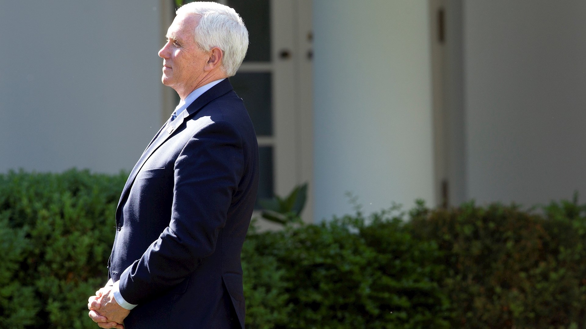 Mike Pence no se aislará tras caso de COVID-19 de su secretaria de Prensa, afirma la Casa Blanca