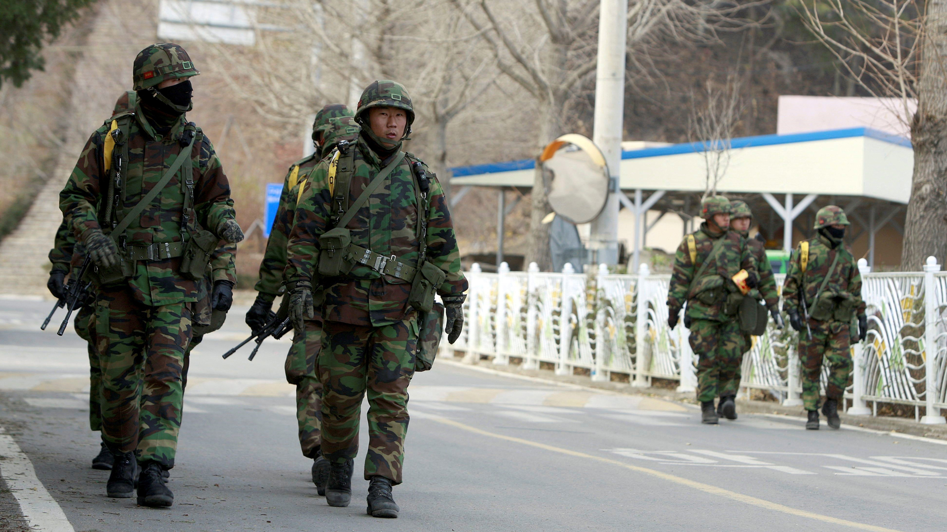 Las dos Coreas intercambian disparos en la frontera tras reaparición de Kim