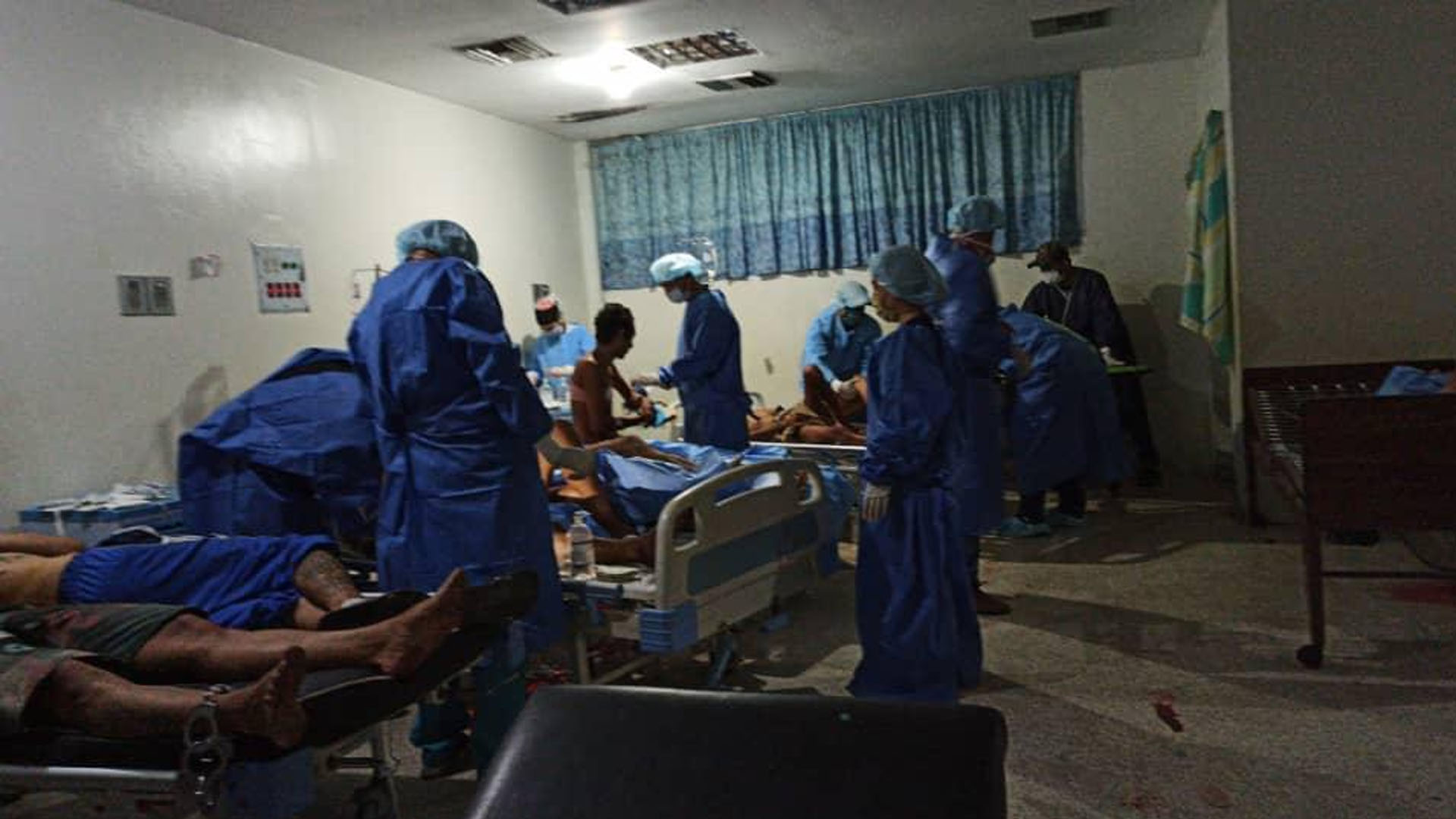 Familias de reos muertos en penal venezolano acusan a autoridades de masacre