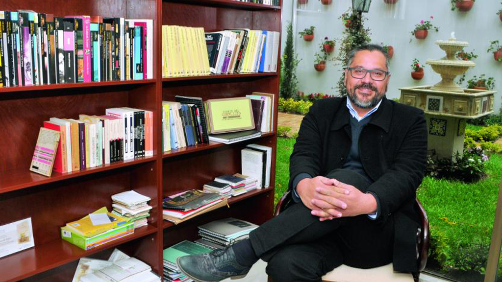 Acusan a director de FCE en Colombia de corrupción; Taibo lo deja en el puesto