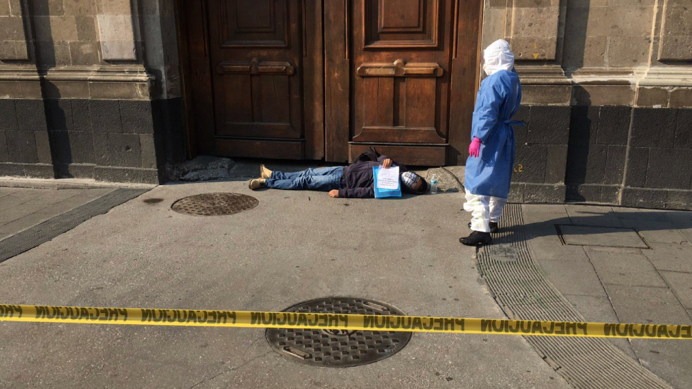 Presunto paciente con COVID-19 protesta en Palacio Nacional