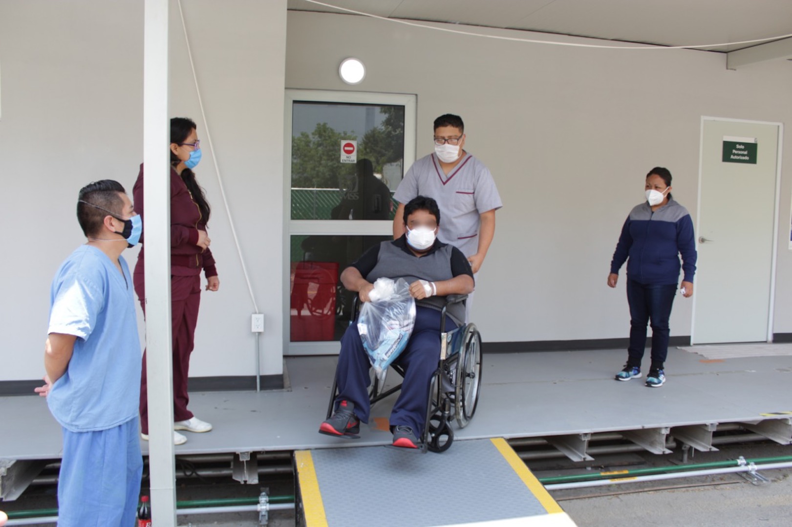 Dan de alta a 14 pacientes de unidad anexa para COVID-19 del IMSS